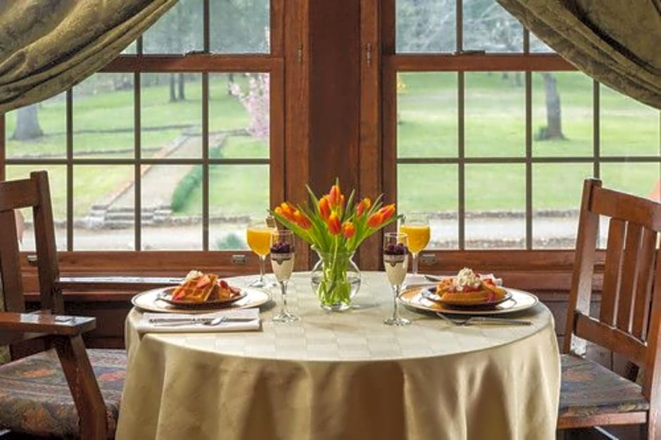 Hilltop Manor Bed And Breakfast