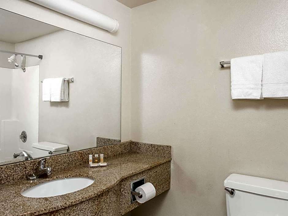 Days Hotel by Wyndham Peoria Glendale Area