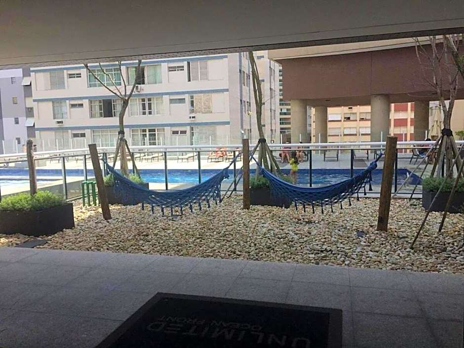 Vista Mar Unlimited Frente Mar Ar Condicionado Garagem Arrumação Andar Alto e piscina aquecida, sauna e muito mais!