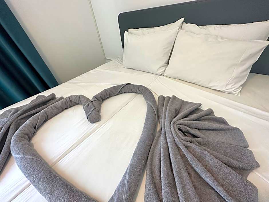 Sun Plaza Suites - Adults Only