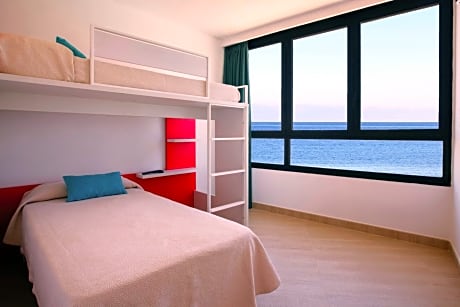 Two-Bedroom Apartment with Sea View (3 Adults + 3 Children)
