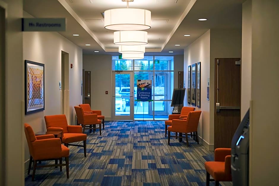 Holiday Inn Express & Suites St. John's Airport