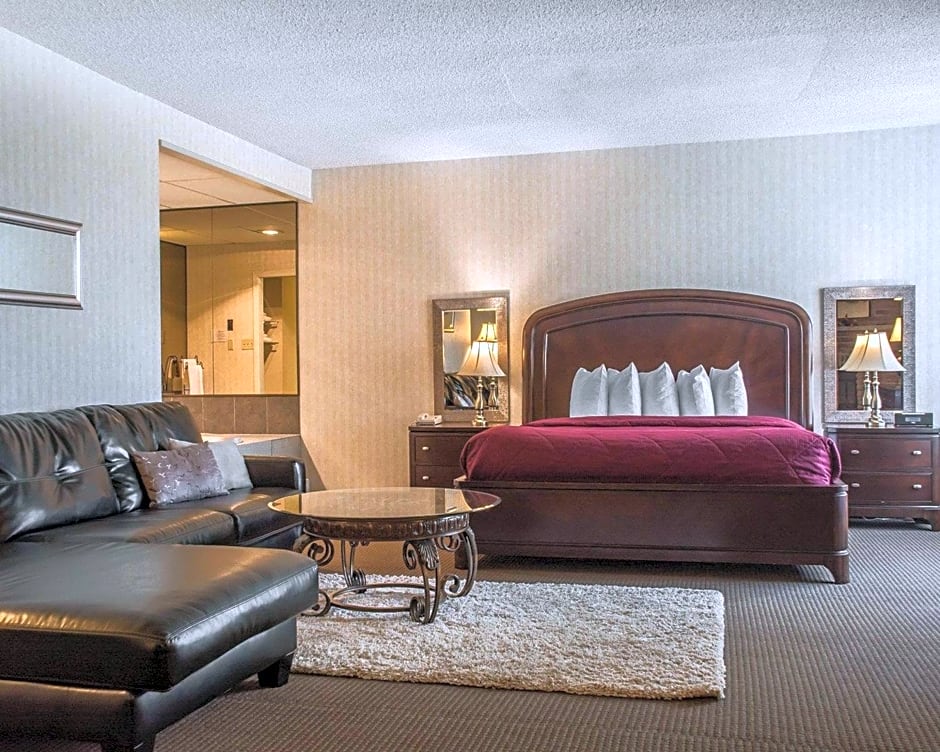 Quality Hotel & Suites Woodstock