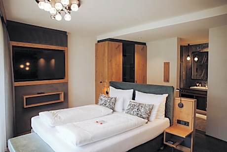 Junior Suite with Mountain View