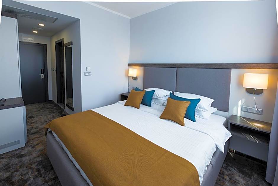 Photo 1 of 5 of Standard 1 King Bed, Pool View, Balcony