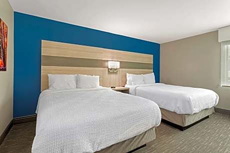 2 Queen Beds Non-Smoking Microwave And Refrigerator Wi-Fi Full Breakfast