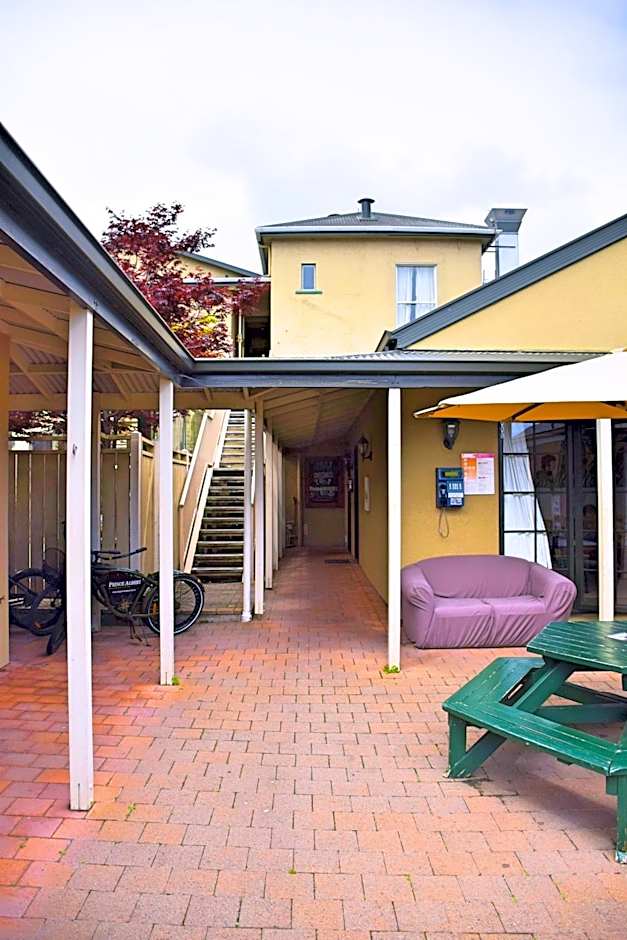 The Prince Albert Backpackers & Bar