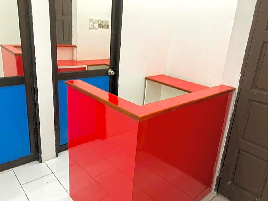 SPOT ON 90077 Cherry's Lodge