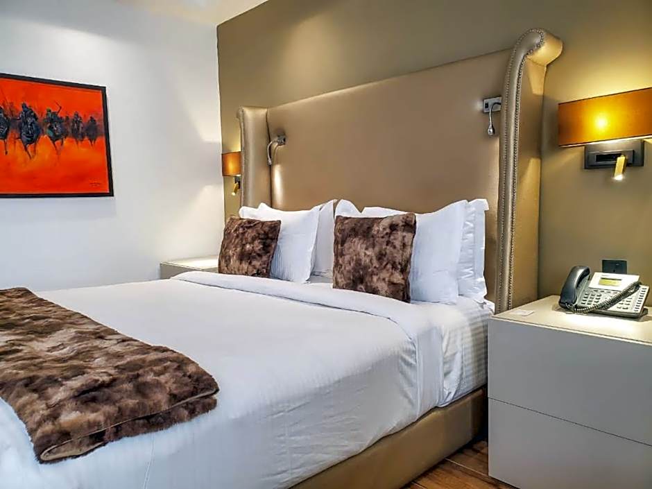 Victoria Crown Plaza Hotel