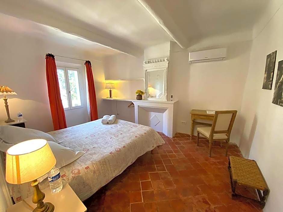 Le Domaine Saint Jean – St. Saturnin d'Apt, UT