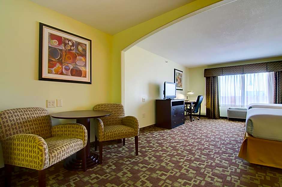 Holiday Inn Express & Suites Kansas City Sport Complex Area By IHG