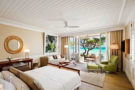  Deluxe Beachfront Suite (2 Adults + 2 Children up to 11 years)