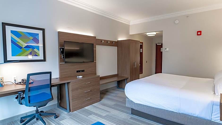 Holiday Inn Express & Suites Macon - I-475 by IHG