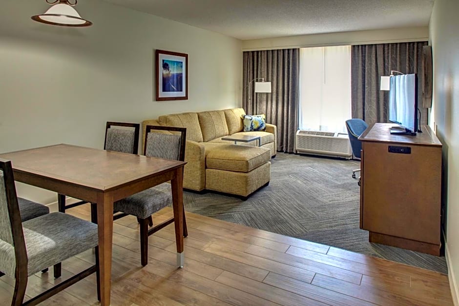 Hampton Inn & Suites at Lake Mary Colonial Townpark