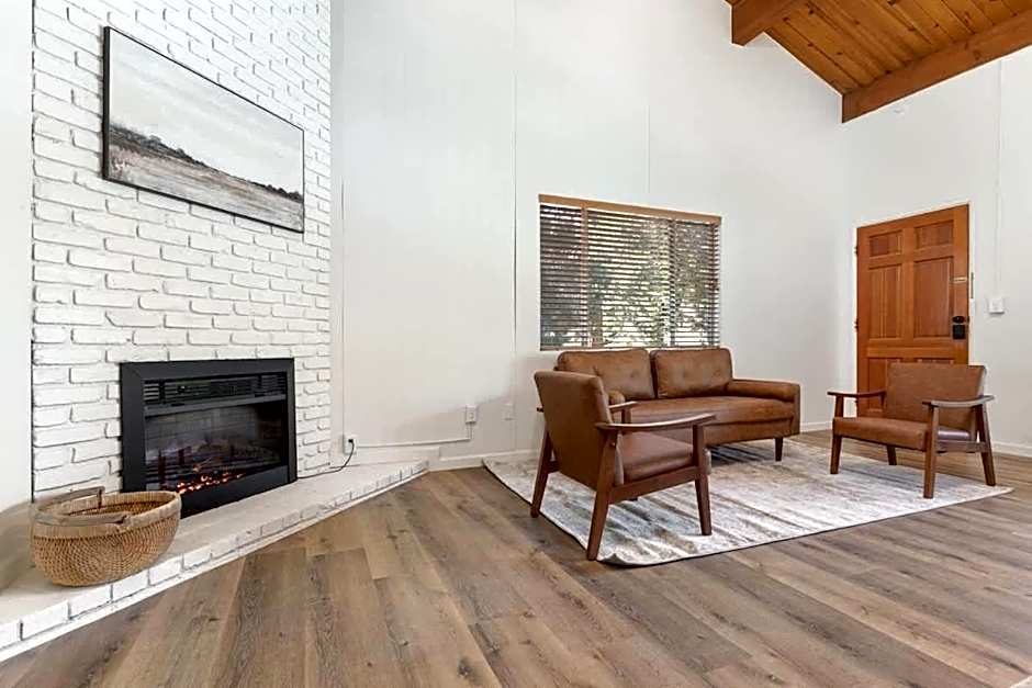 Camp Nelson Lodge Room 10