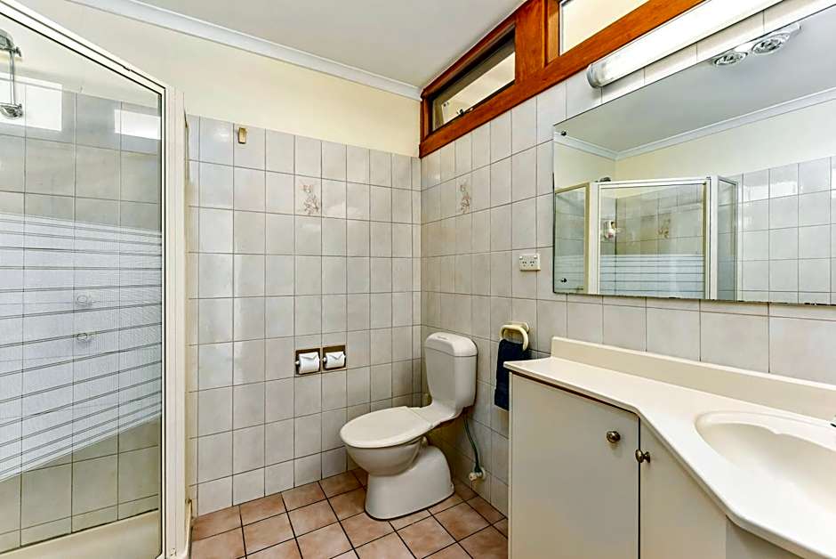 William Macintosh Motor Lodge