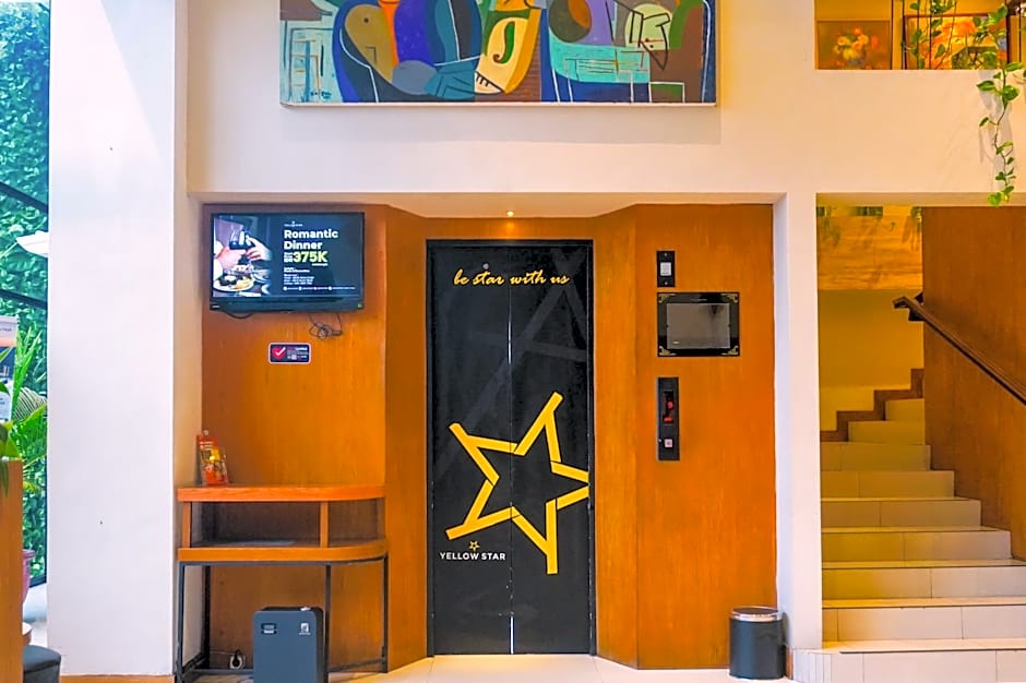 Yellow Star Ambarukmo Hotel