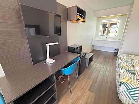 1 Queen Bed | Non-Smoking, Micfridge