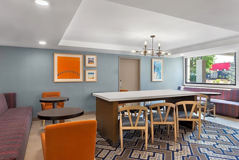 Holiday Inn Express Atlanta Airport - North by IHG