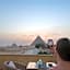 The Gate Hotel Front Pyramids & Sphinx View