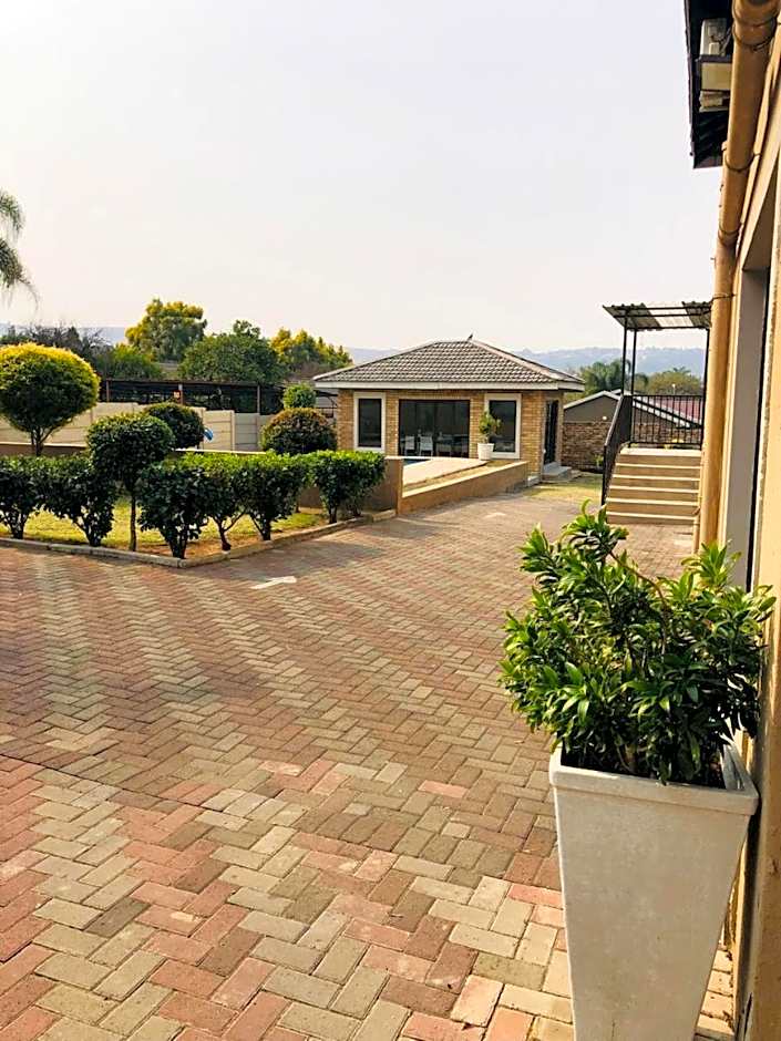 La Bronze Guest Lodge