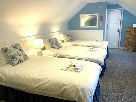 Triple room-Ensuite with Shower-Garden View