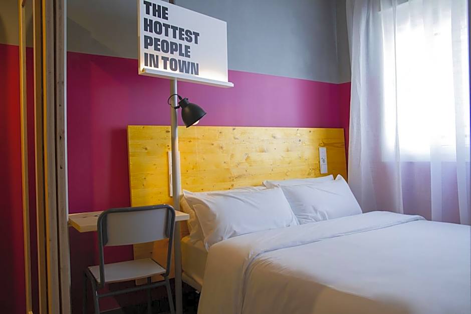 room00 Valencia Hostel