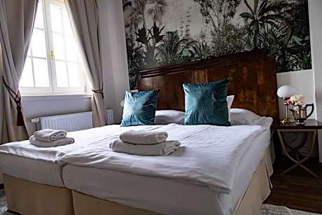 Deluxe Double Room with Extra Bed