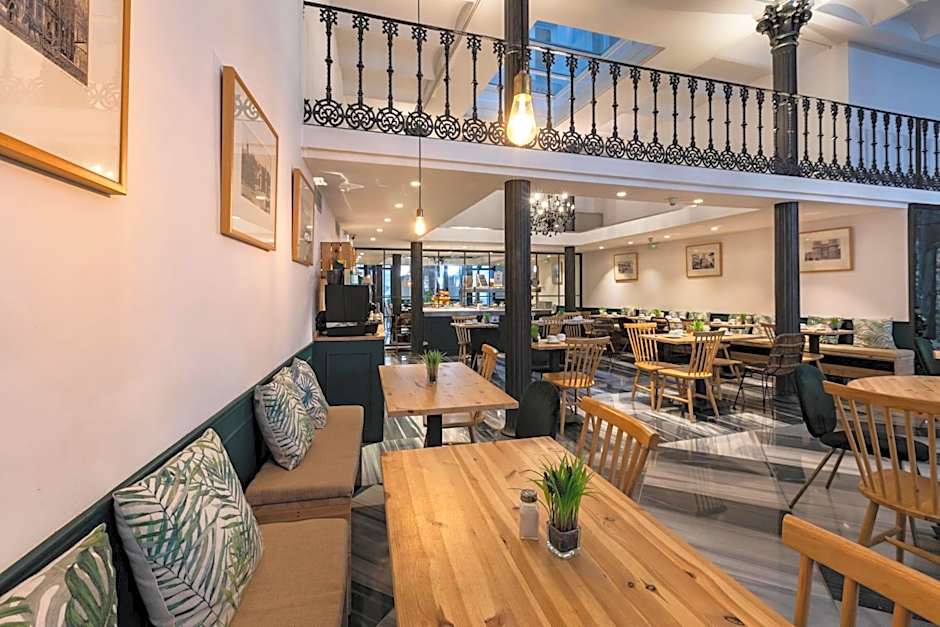 Petit Palace Plaza de la Reina