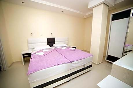 Apartment with Garden View