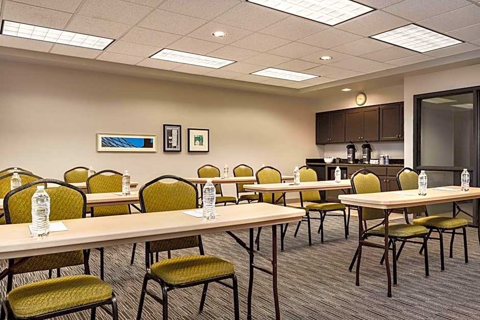 Country Inn & Suites by Radisson, St. Cloud East, MN