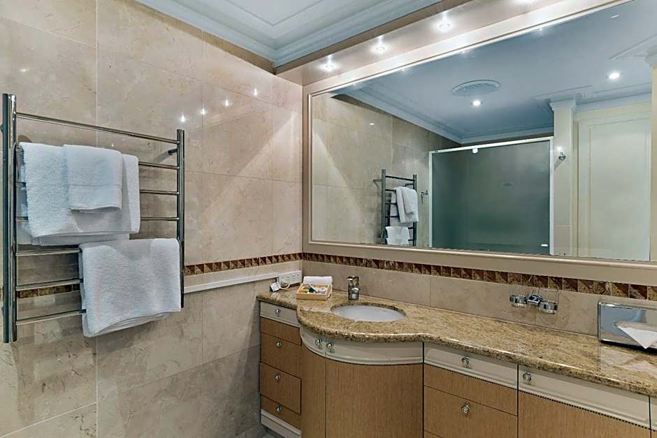 The Peninsula Riverside Serviced Apartments