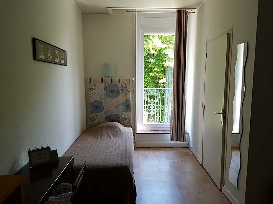 Hôtel Des Poètes avec parking sur réservation