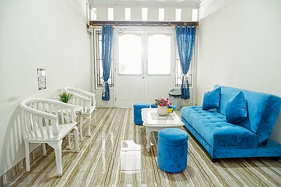 Guesthouse Putri Griya Fikarda by ZUZU