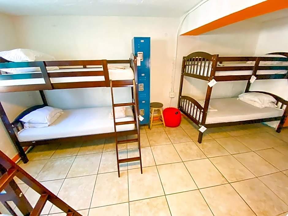 ITH Beach Bungalow Surf Hostel San Diego Adults Only