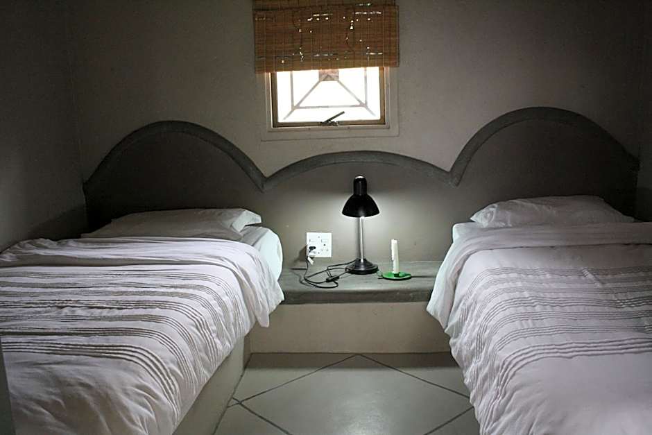 Tingala Lodge - Bed in the Bush