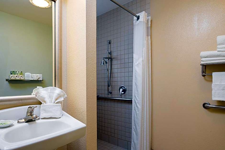 Holiday Inn Express & Suites Santa Clara - Silicon Valley By IHG