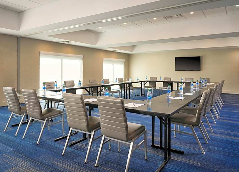 Holiday Inn Express and Suites Lockport By IHG