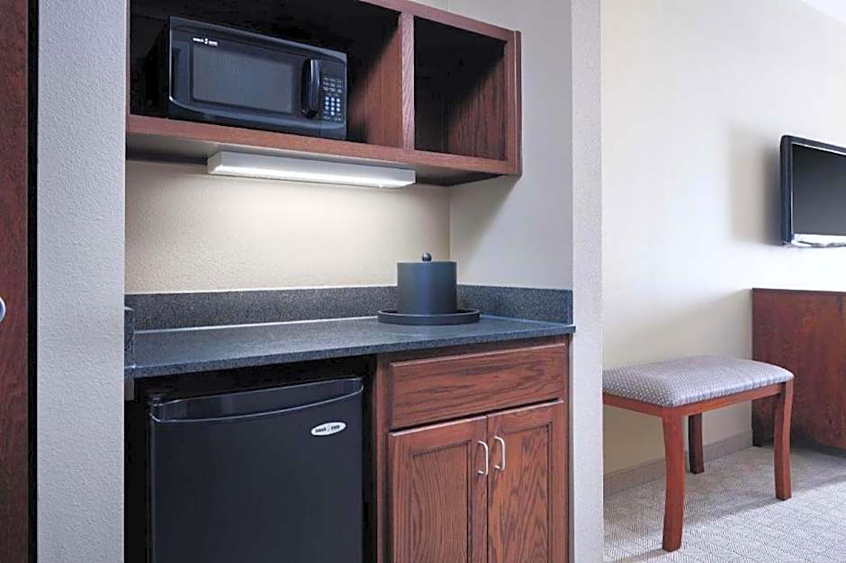 Green Mill Village Hotel & Suites, BW Signature Collection