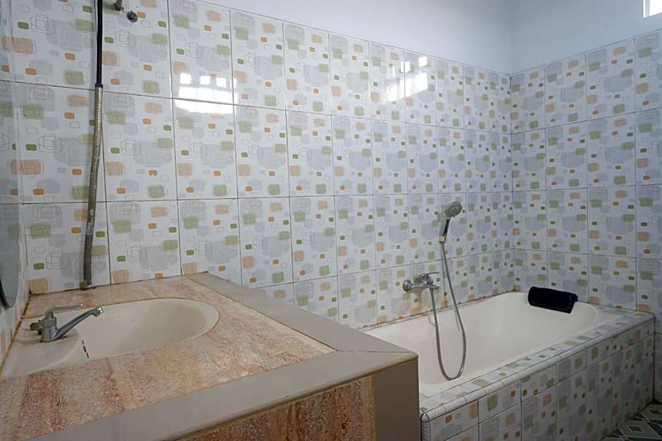 RedDoorz Syariah near RS Mitra Siaga