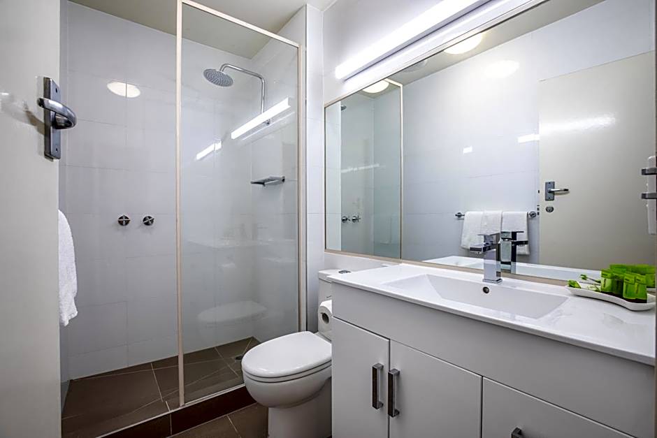 Nightcap at Shoppingtown Hotel