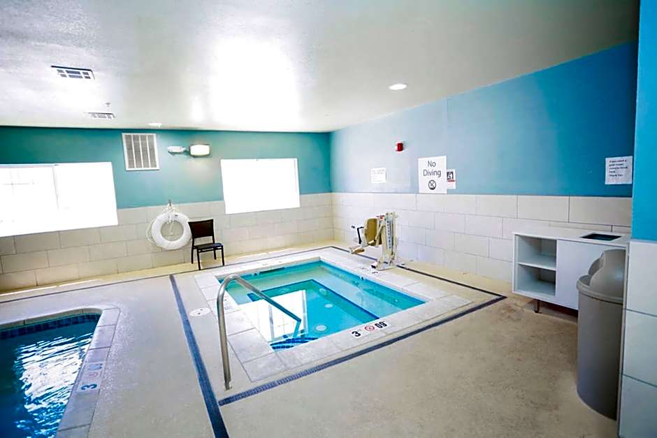 Holiday Inn Express Hotel & Suites Carlsbad By IHG