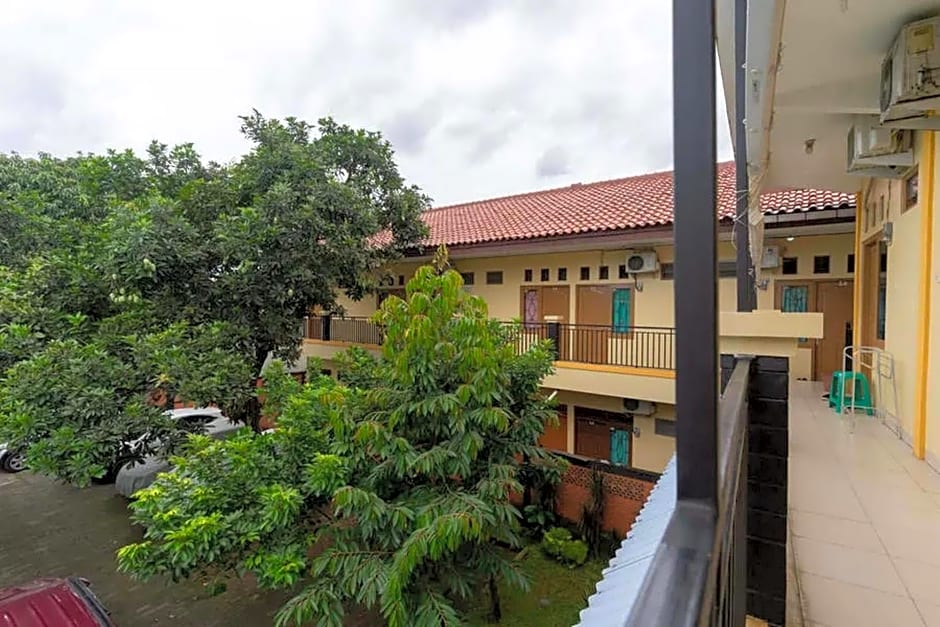 Kostawira Syariah Bintaro Mitra RedDoorz