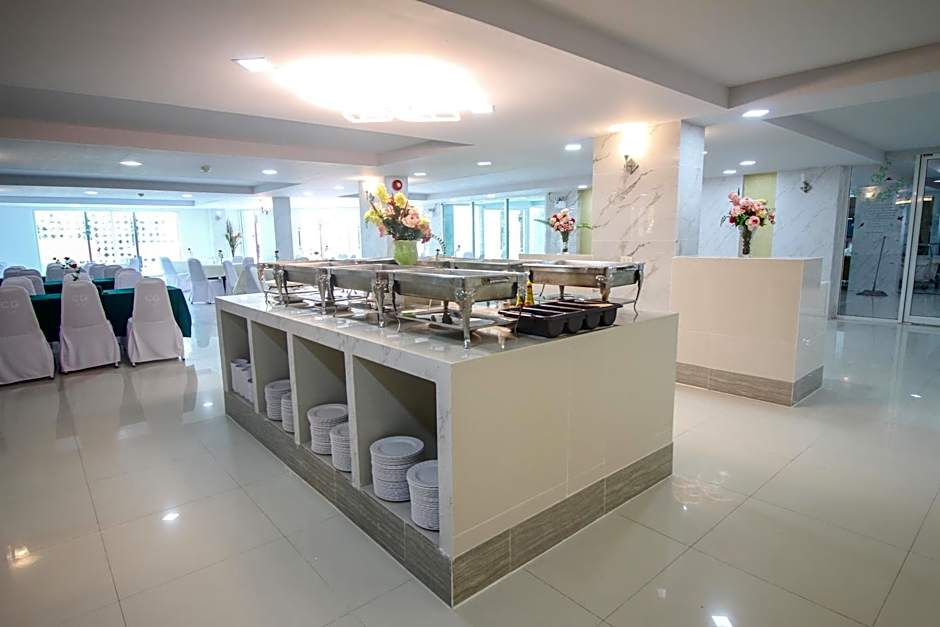 Convenient Grand Plus Hotel Suvarnabhumi