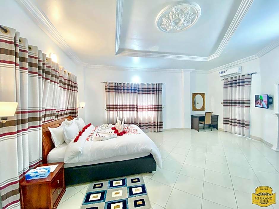 Photo 1 of 16 of Executive Suite