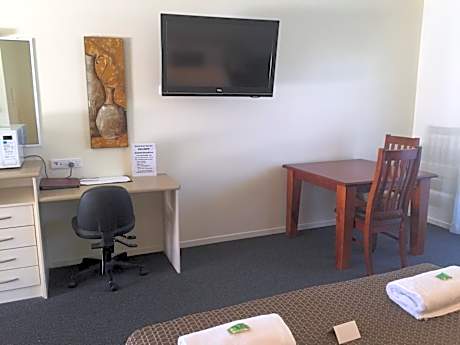 Business Queen Room