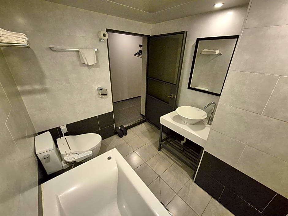 No. 25 Hotel Myeongji Oceanc City Business