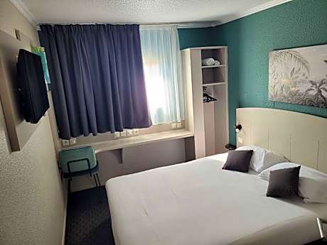 Standard Room - 1 Double Bed
