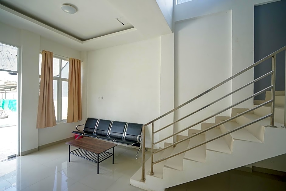 OYO 443 Hotel Barlian