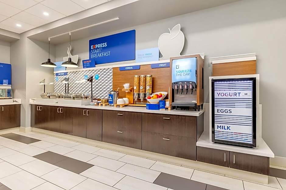 Holiday Inn Express and Suites Medford By IHG